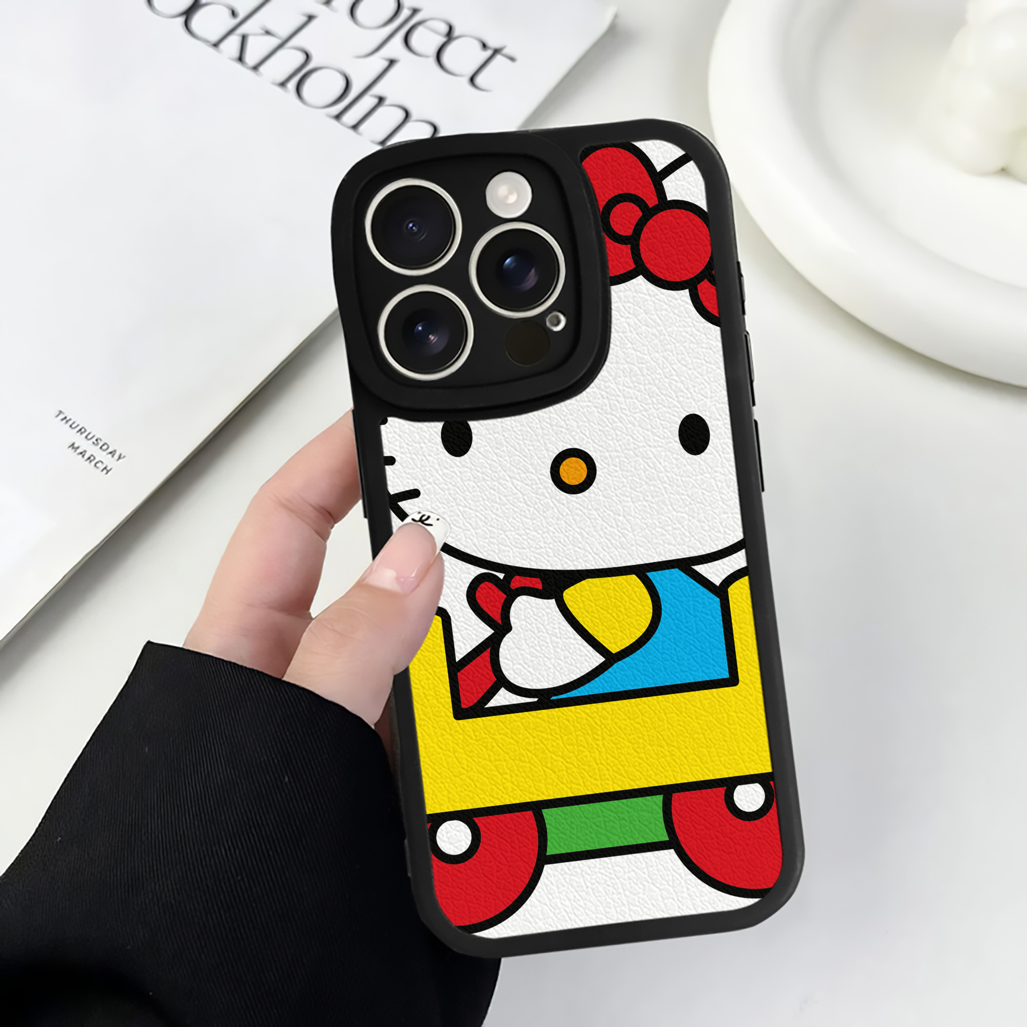 （画像用） Hello Kitty ハローキティ 【iPhone 16シリーズ対応】シリコンスマホケース（レザー調） 材質：シリコン